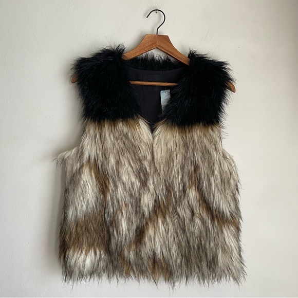 Talula Aritzia Park Slope Faux Fur Vest - Picture 2 of 9